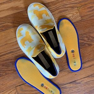 Yellow puppy kids sneakers ♥️